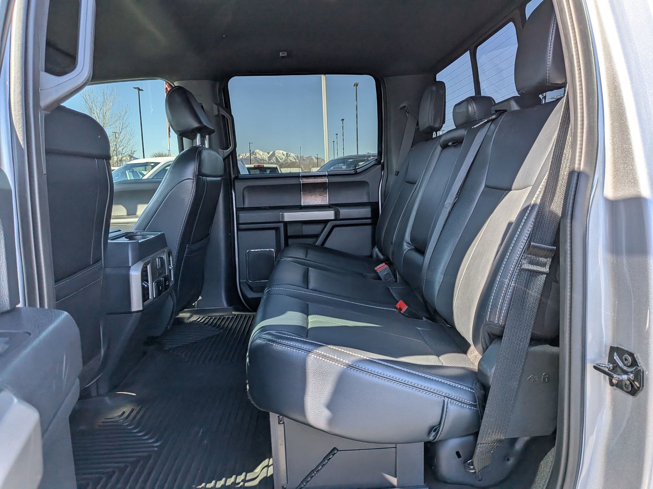 Certified 2022 Ford F350 Lariat w/ Tremor Off-Road Package image 30