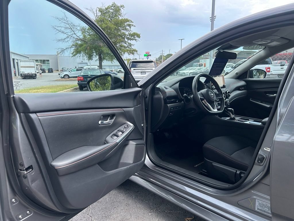 Used 2025 Nissan Sentra SR FWD image 10