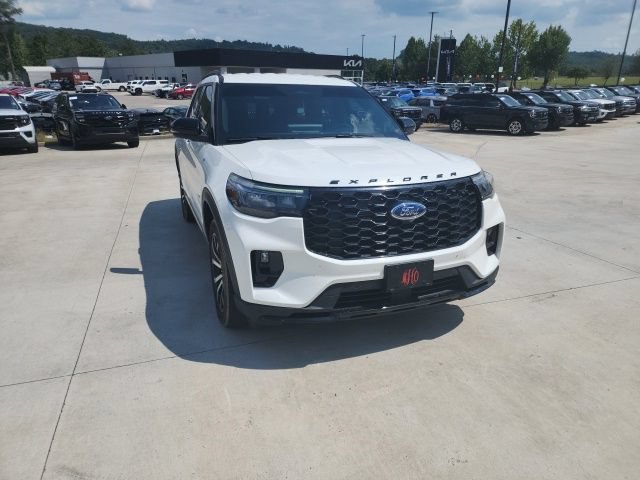 Certified 2025 Ford Explorer ST-Line AWD/4WD image 2