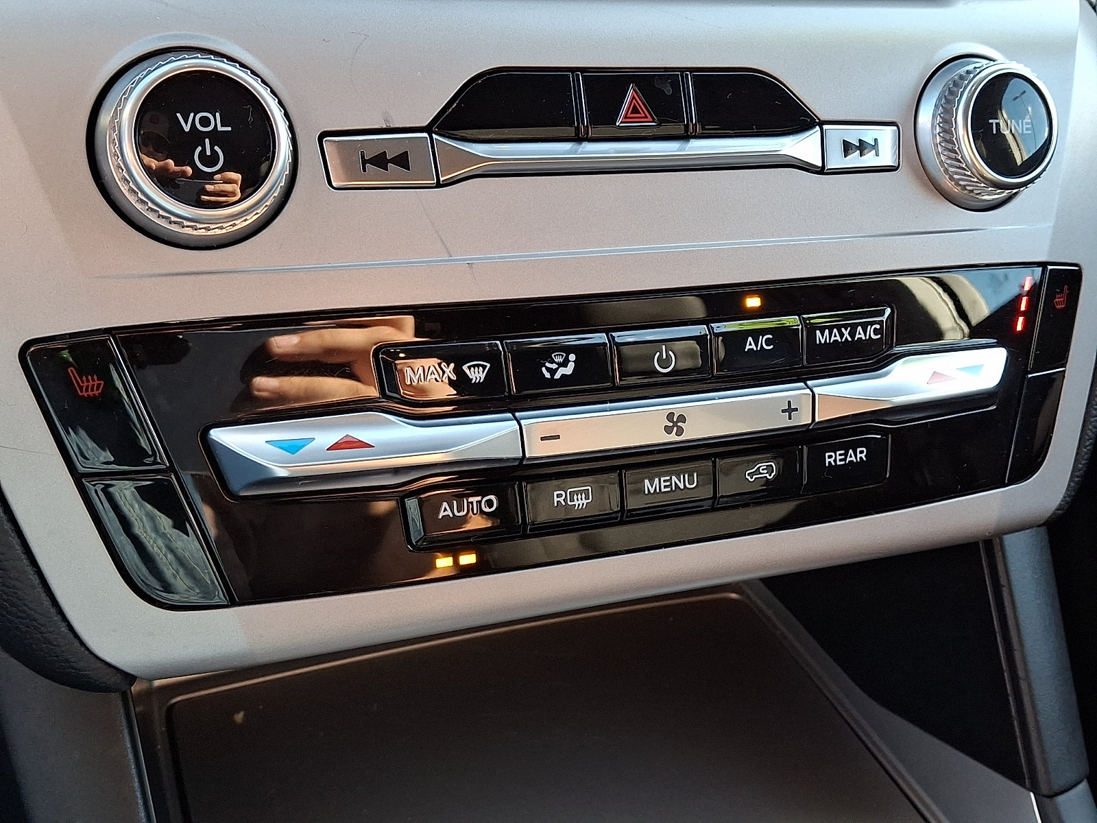 Certified 2023 Ford Explorer XLT AWD/4WD image 16