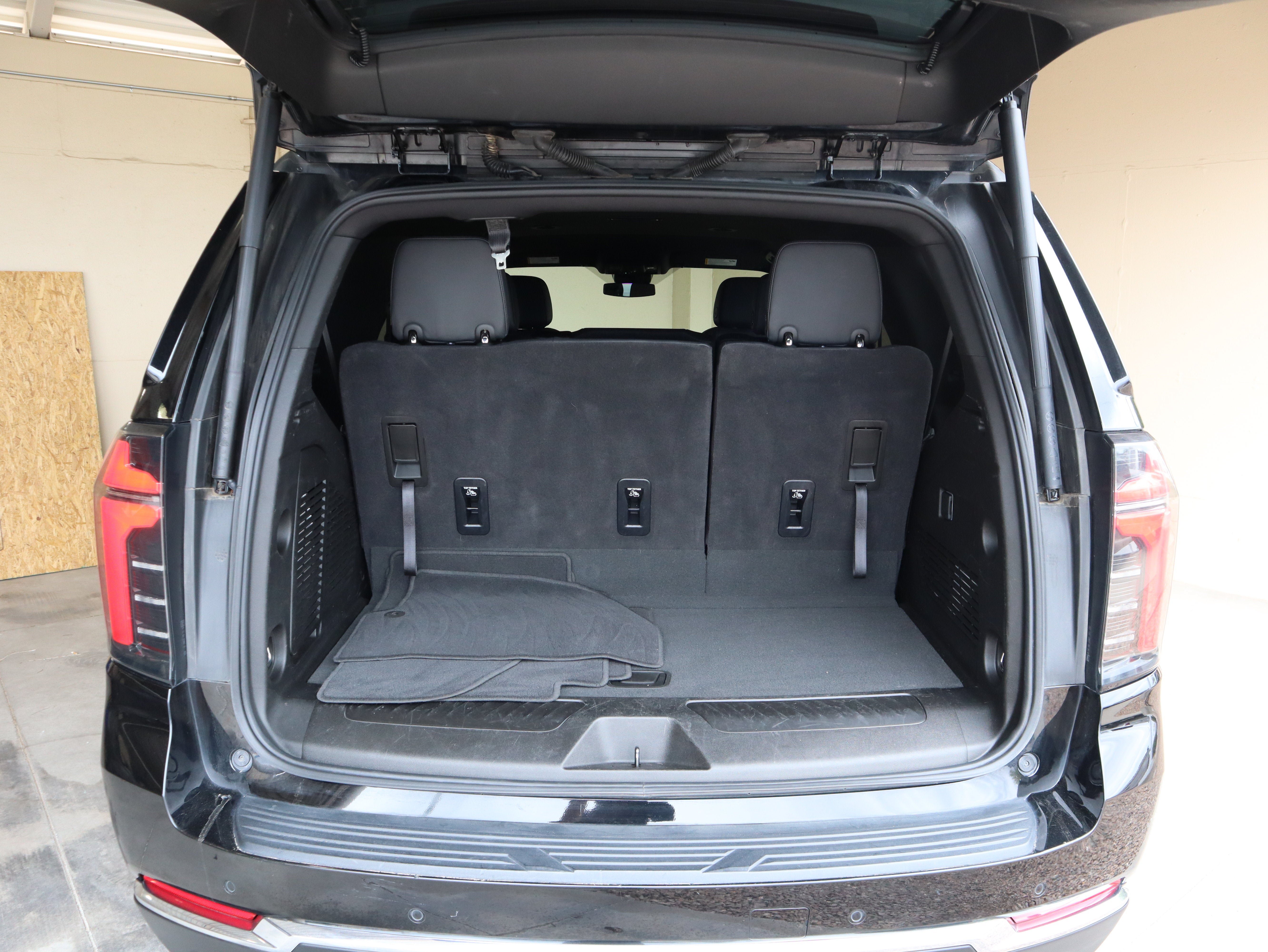 Used 2025 Chevrolet Tahoe LT RWD image 45