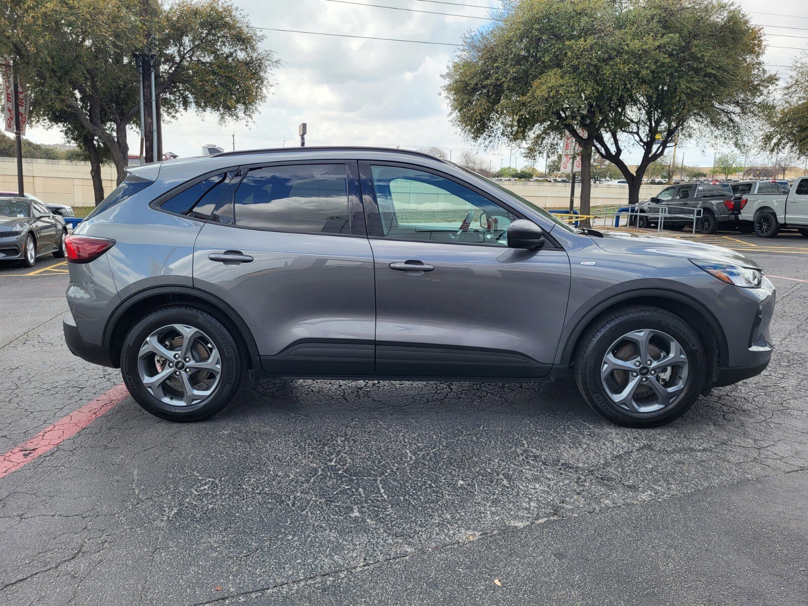 Certified 2025 Ford Escape ST-Line image 2