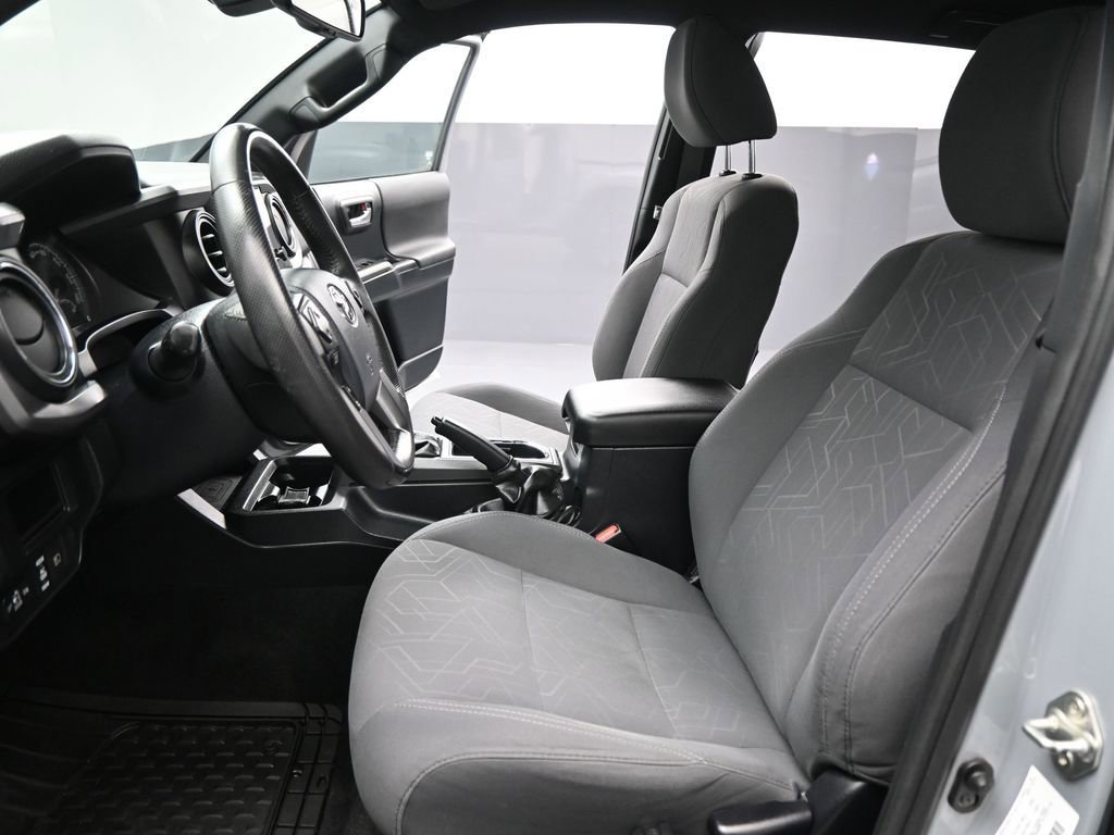 Used 2018 Toyota Tacoma TRD Off-Road image 9