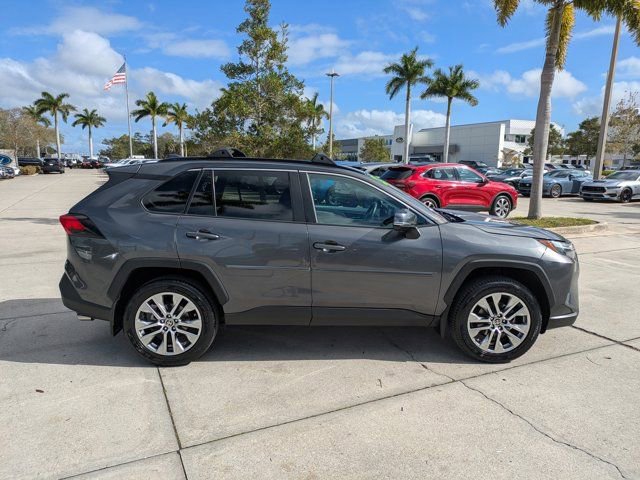 Used 2022 Toyota RAV4 XLE Premium image 6