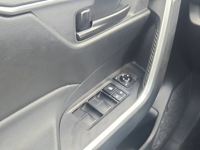 Used 2023 Toyota RAV4 LE AWD/4WD image 11
