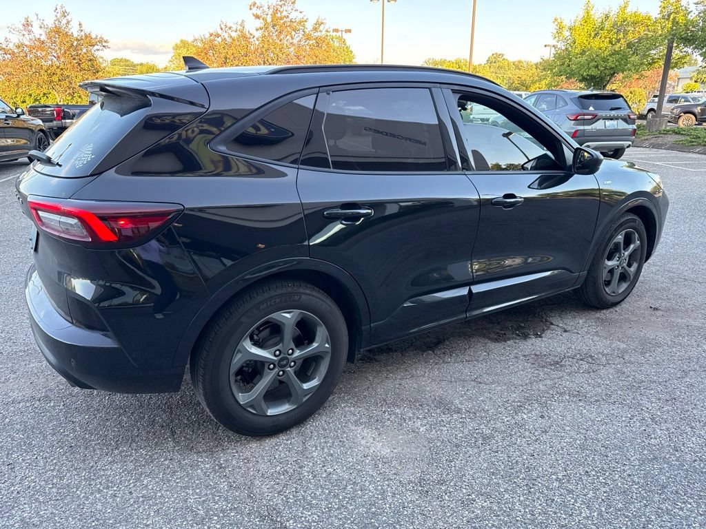 Certified 2023 Ford Escape ST-Line w/ Tech Pack #1 FWD image 11