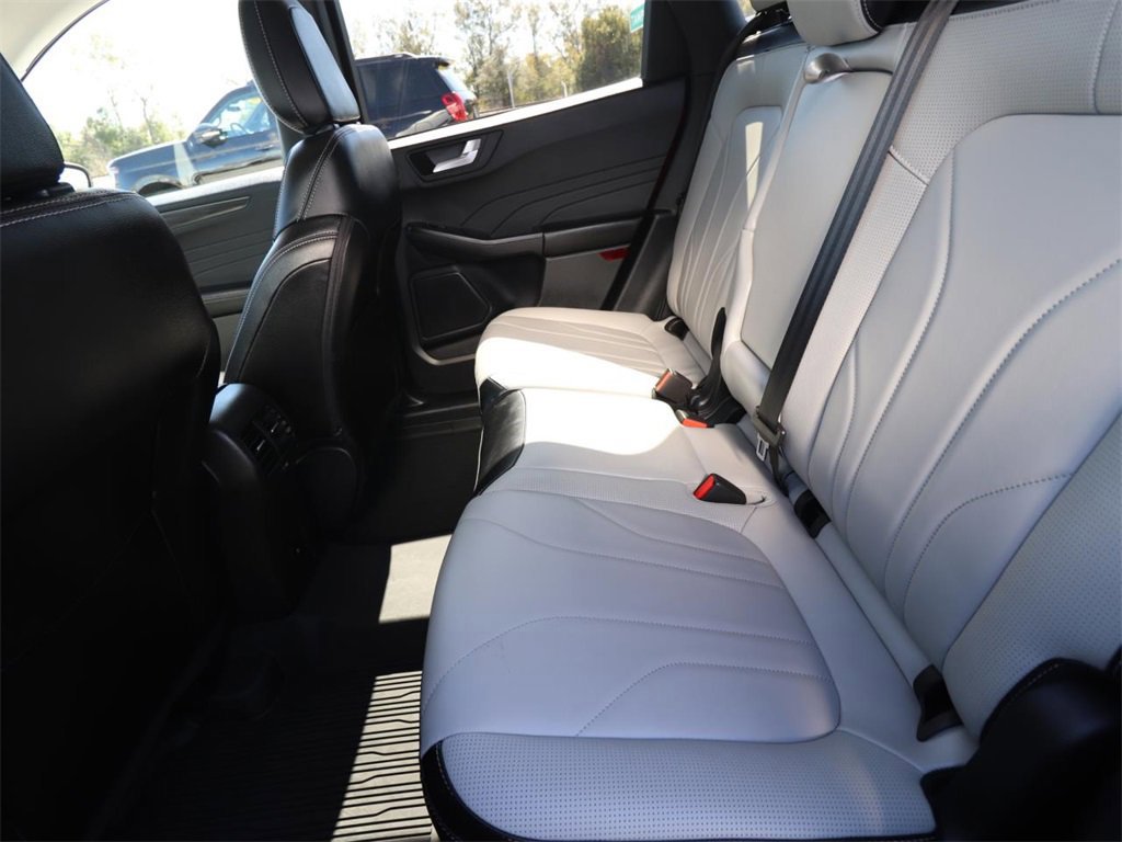 Certified 2025 Ford Escape Platinum w/ Premium Technology Package image 11