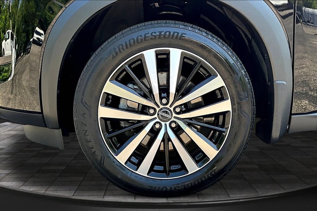 Used 2023 Nissan Pathfinder Platinum AWD/4WD image 38