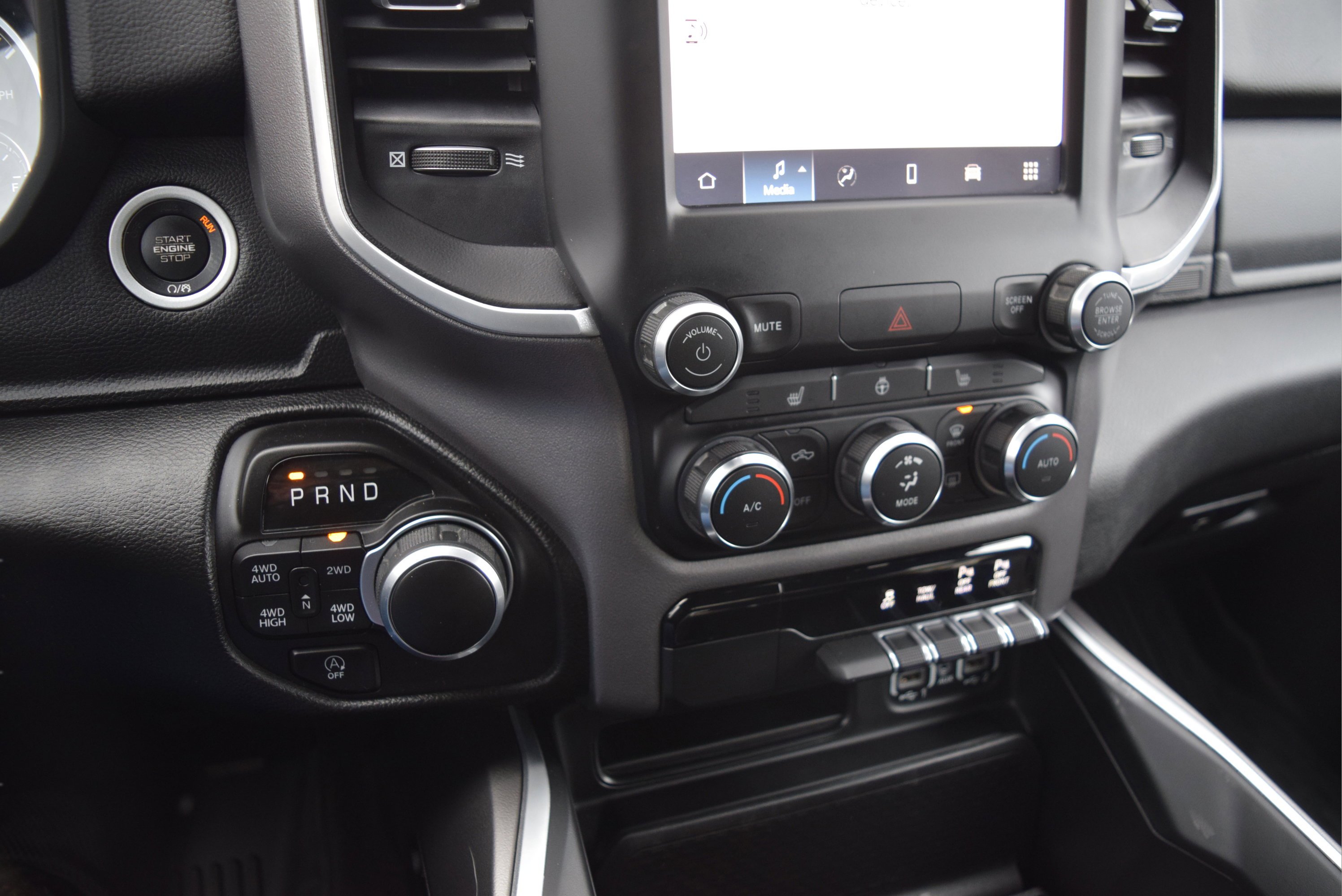 Used 2023 RAM 1500 Big Horn AWD/4WD image 14