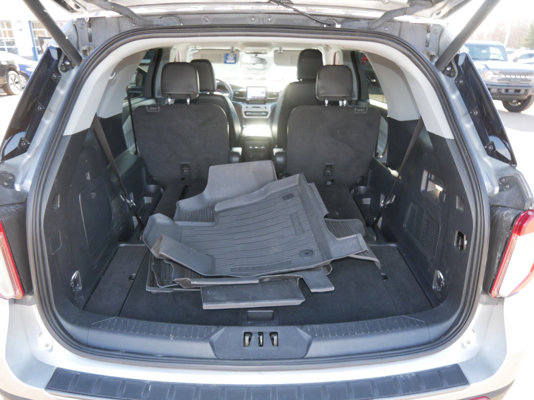 Certified 2024 Ford Explorer XLT w/ Equipment Group 202A image 18