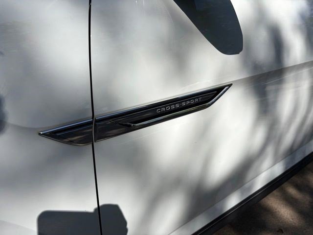 Used 2022 Volkswagen Atlas Cross Sport SE FWD image 14