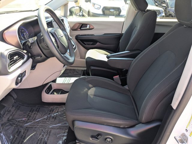 Used 2023 Chrysler Voyager LX FWD image 13