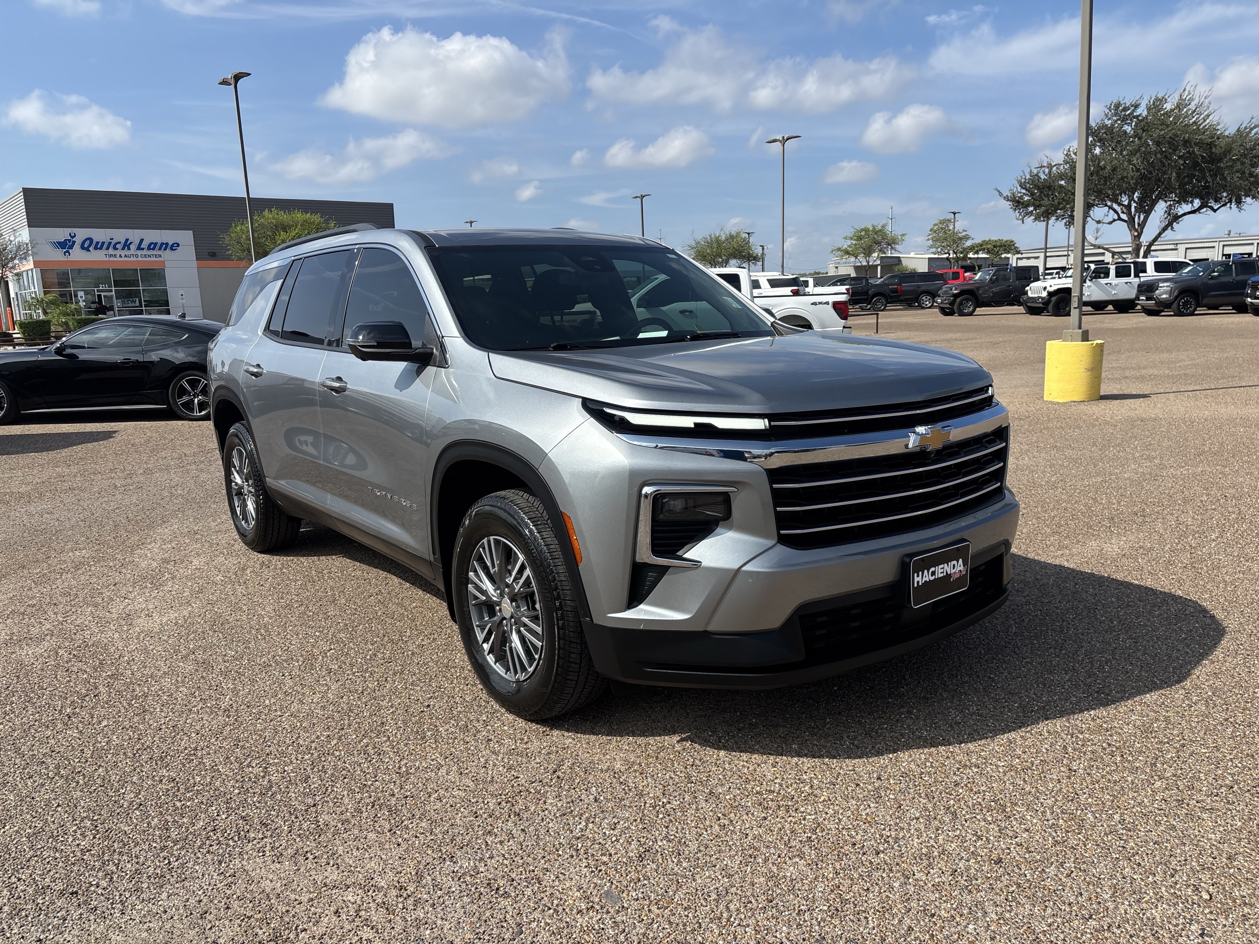 Used 2025 Chevrolet Traverse LT w/ Driver Confidence Package FWD image 5