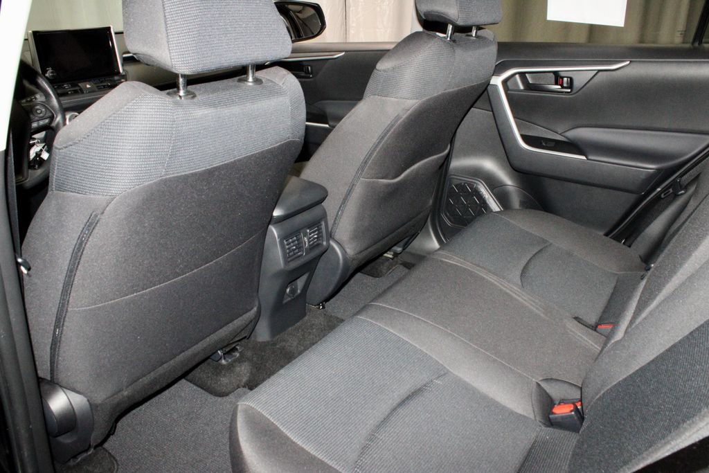 Used 2025 Toyota RAV4 LE AWD/4WD image 20