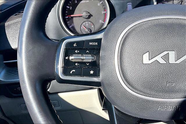 Used 2022 Kia Carnival LX image 20