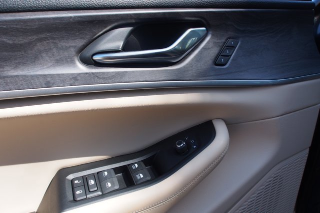 Used 2024 Jeep Grand Cherokee L Limited w/ Black Appearance Package image 23