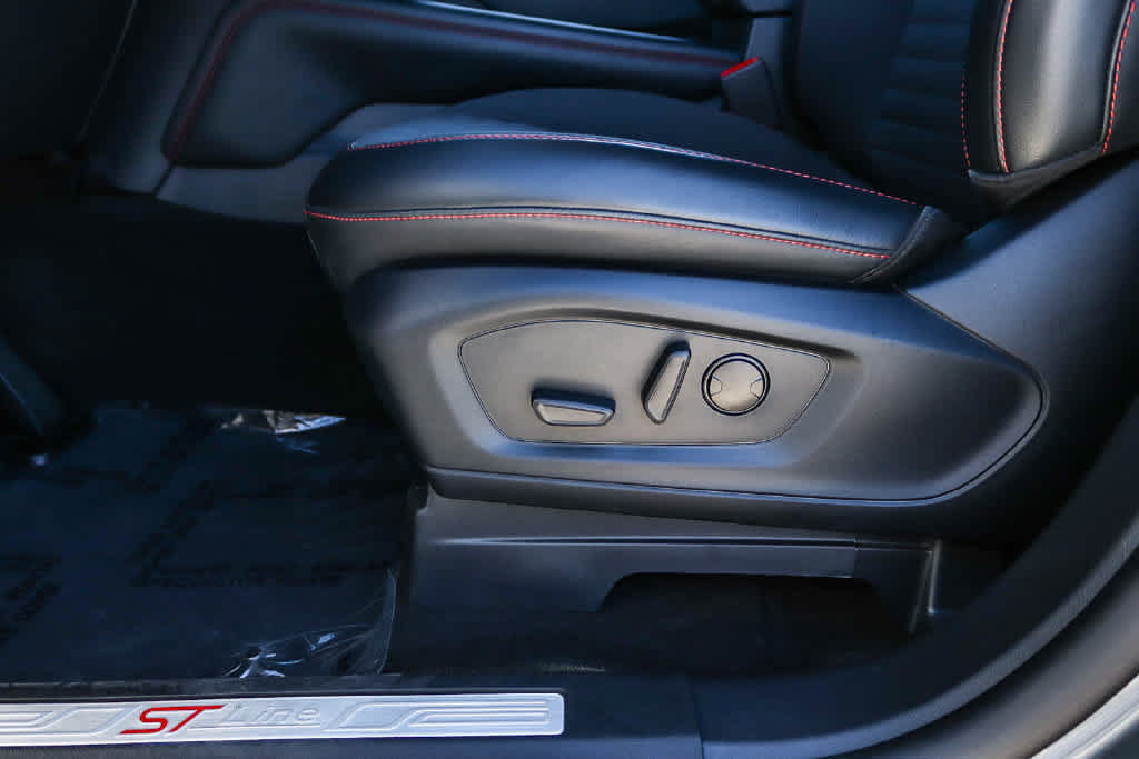 Certified 2025 Ford Explorer ST-Line RWD image 21