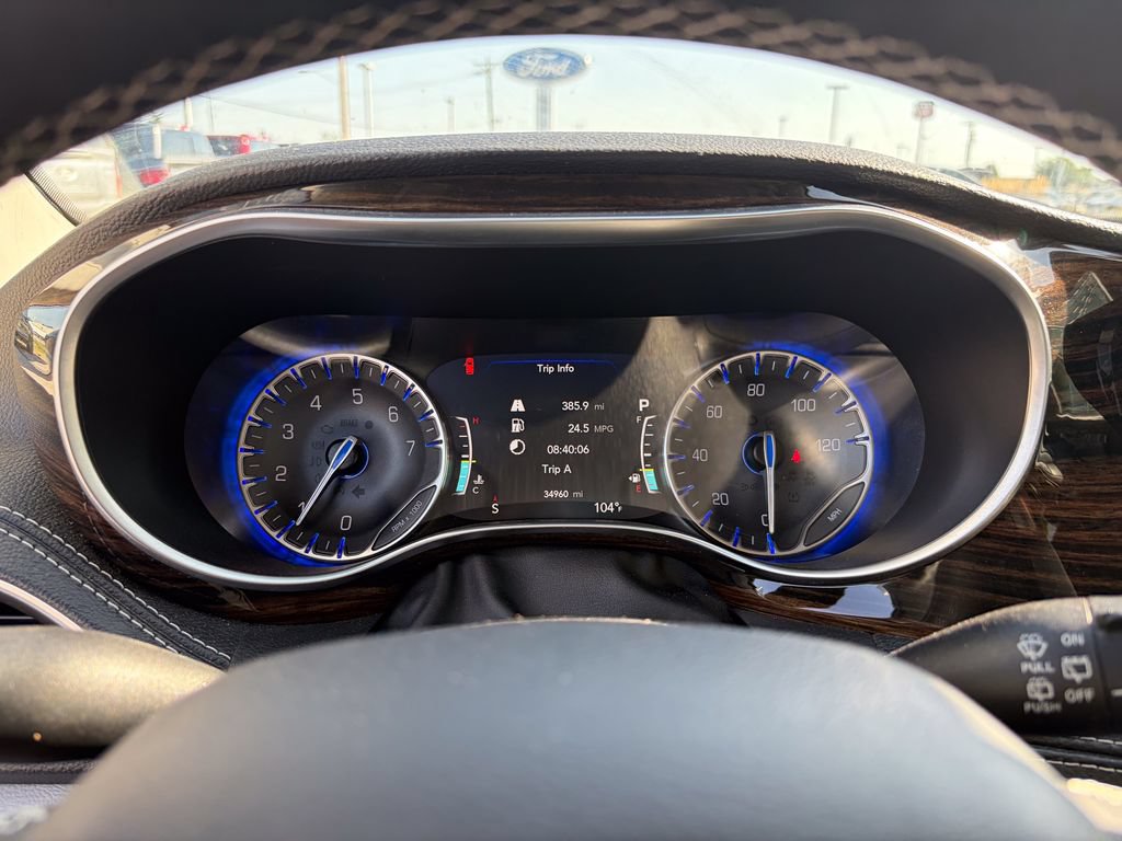 Used 2024 Chrysler Pacifica Limited FWD image 30