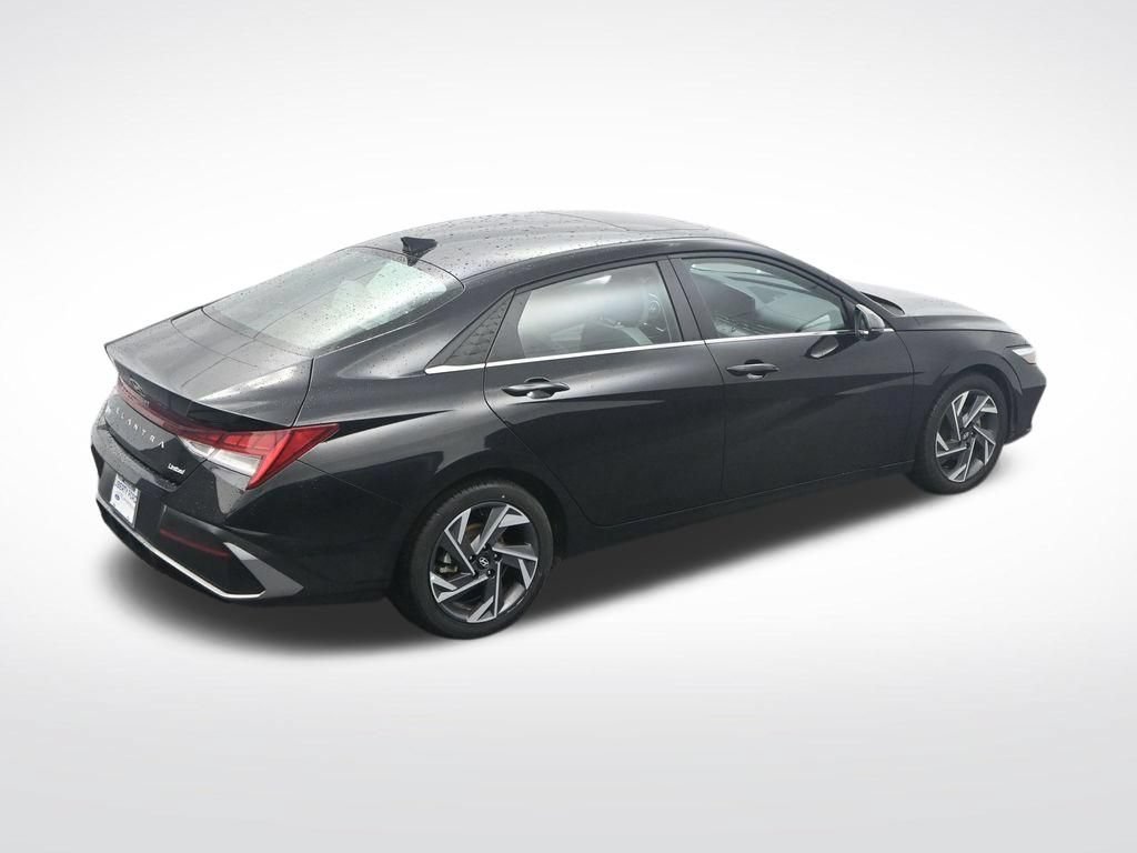 Used 2025 Hyundai Elantra Limited FWD image 33