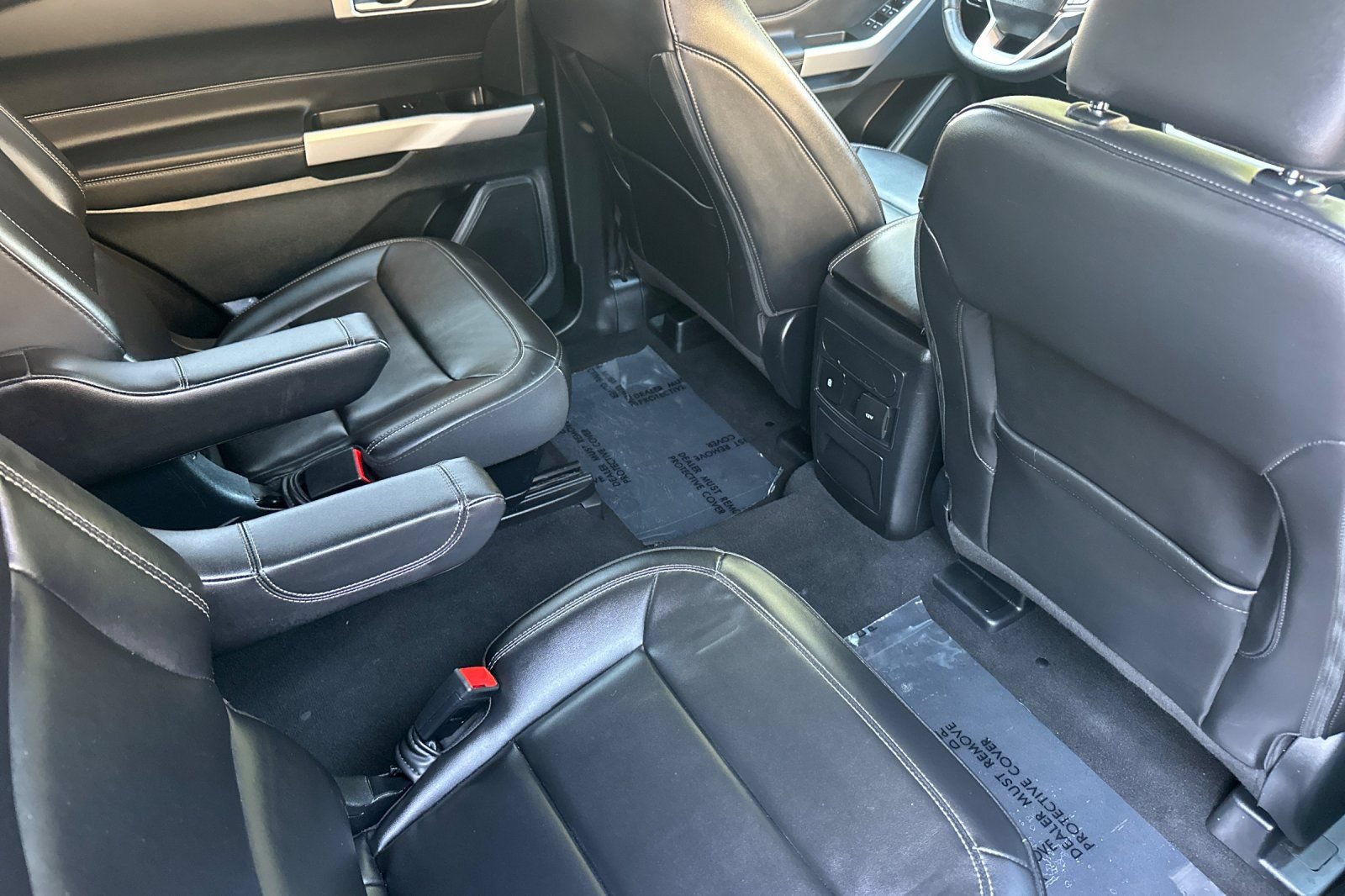 Certified 2024 Ford Explorer XLT w/ Equipment Group 202A AWD/4WD image 19