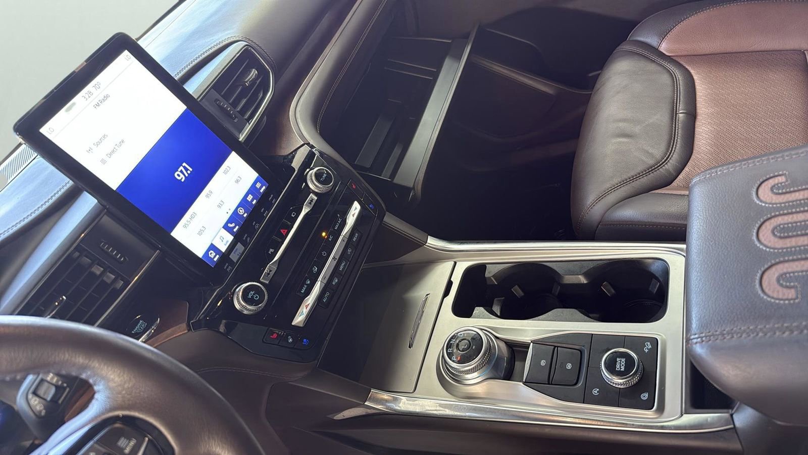 Certified 2022 Ford Explorer King Ranch w/ Premium Technology Package image 21