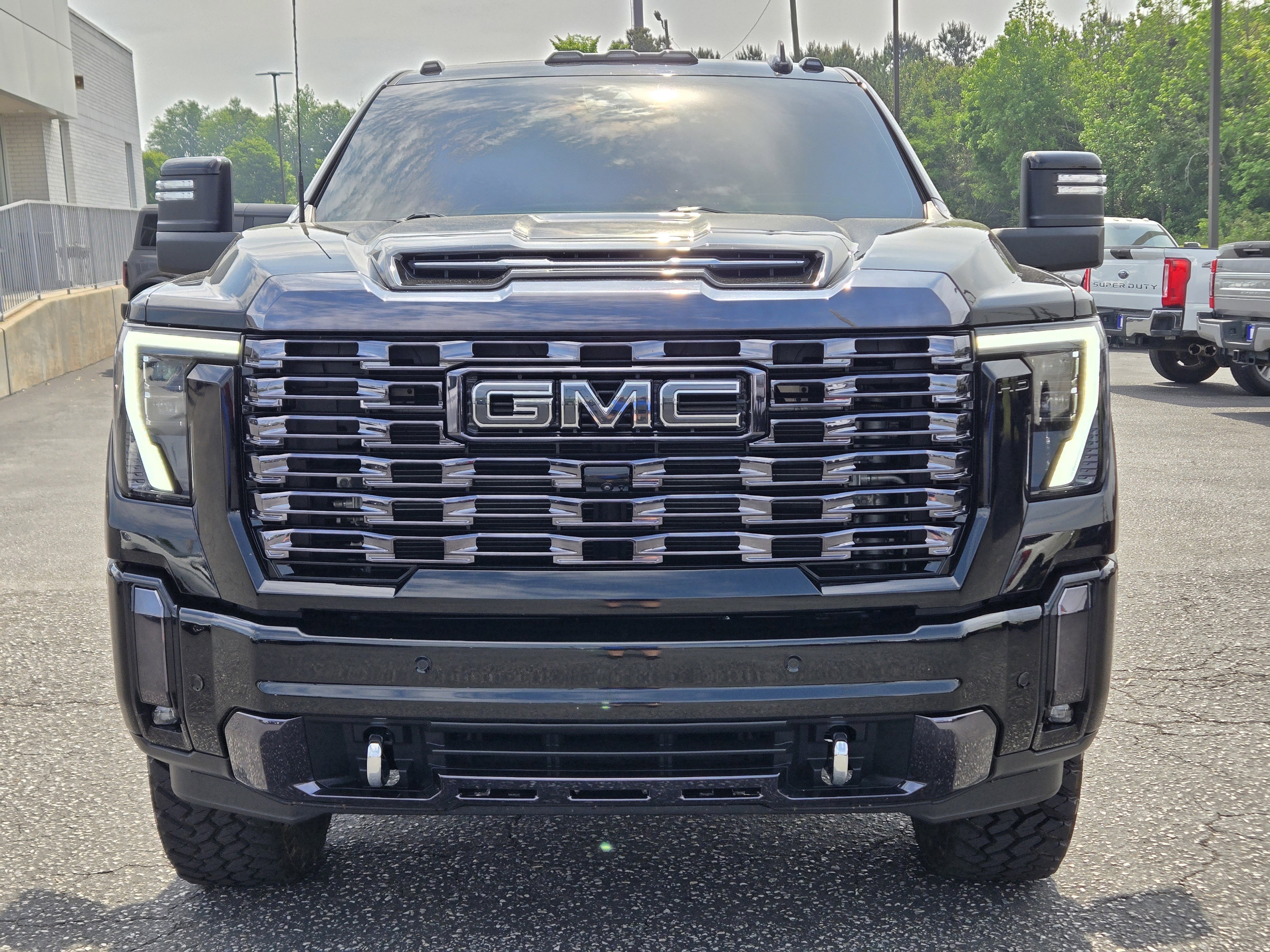 Used 2024 GMC Sierra 2500 Denali Ultimate w/ Max Trailering Package AWD/4WD image 3