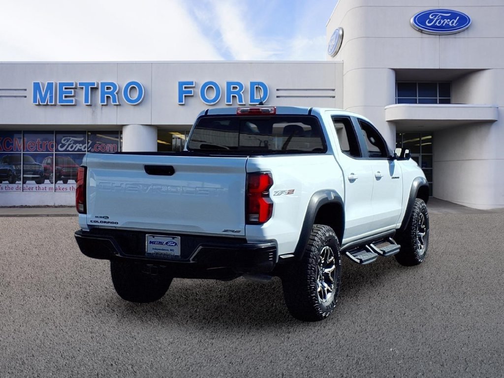 Used 2025 Chevrolet Colorado ZR2 w/ Technology Package AWD/4WD image 3