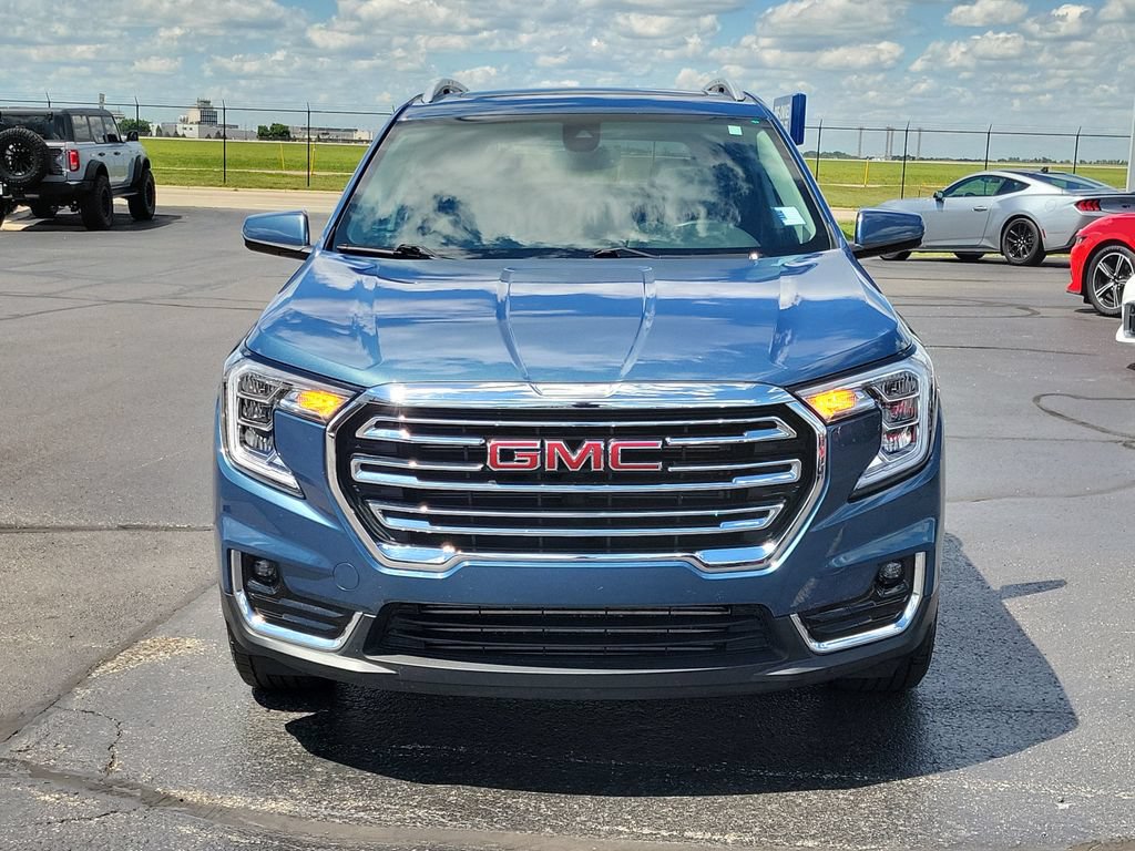 Used 2024 GMC Terrain SLT w/ Infotainment Package II AWD/4WD image 2