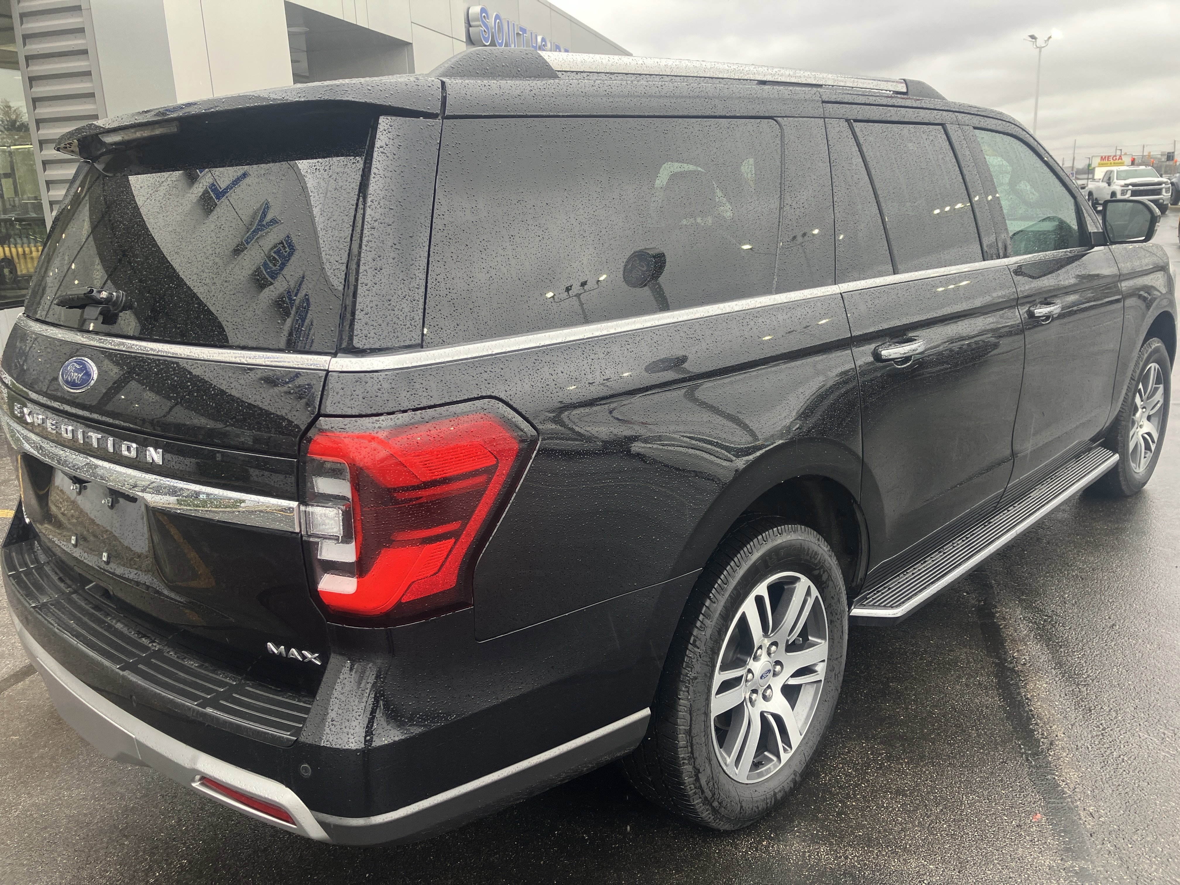 Certified 2022 Ford Expedition Max Limited image 5