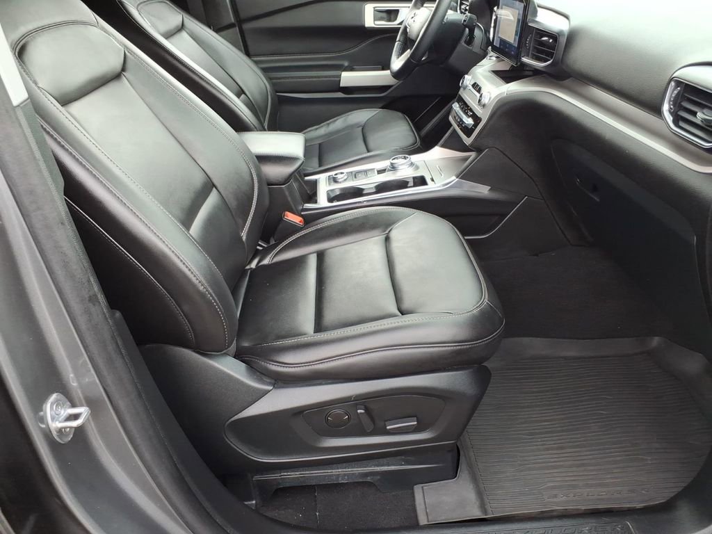 Certified 2023 Ford Explorer XLT w/ Equipment Group 202A AWD/4WD image 8