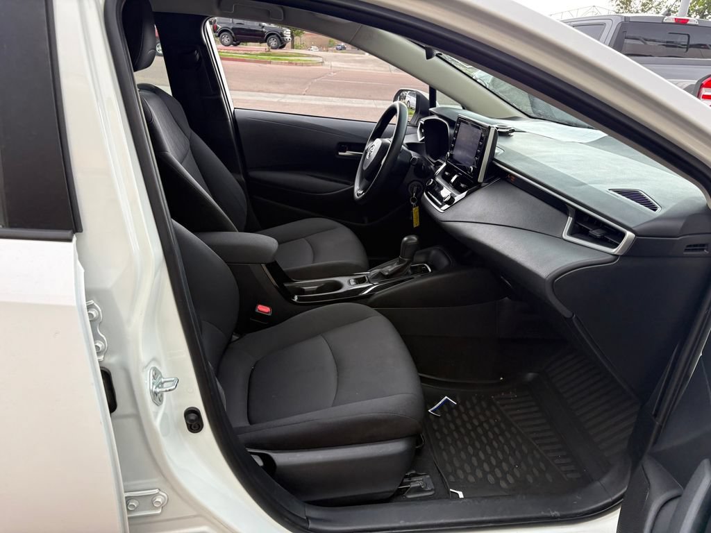 Used 2021 Toyota Corolla LE FWD image 31