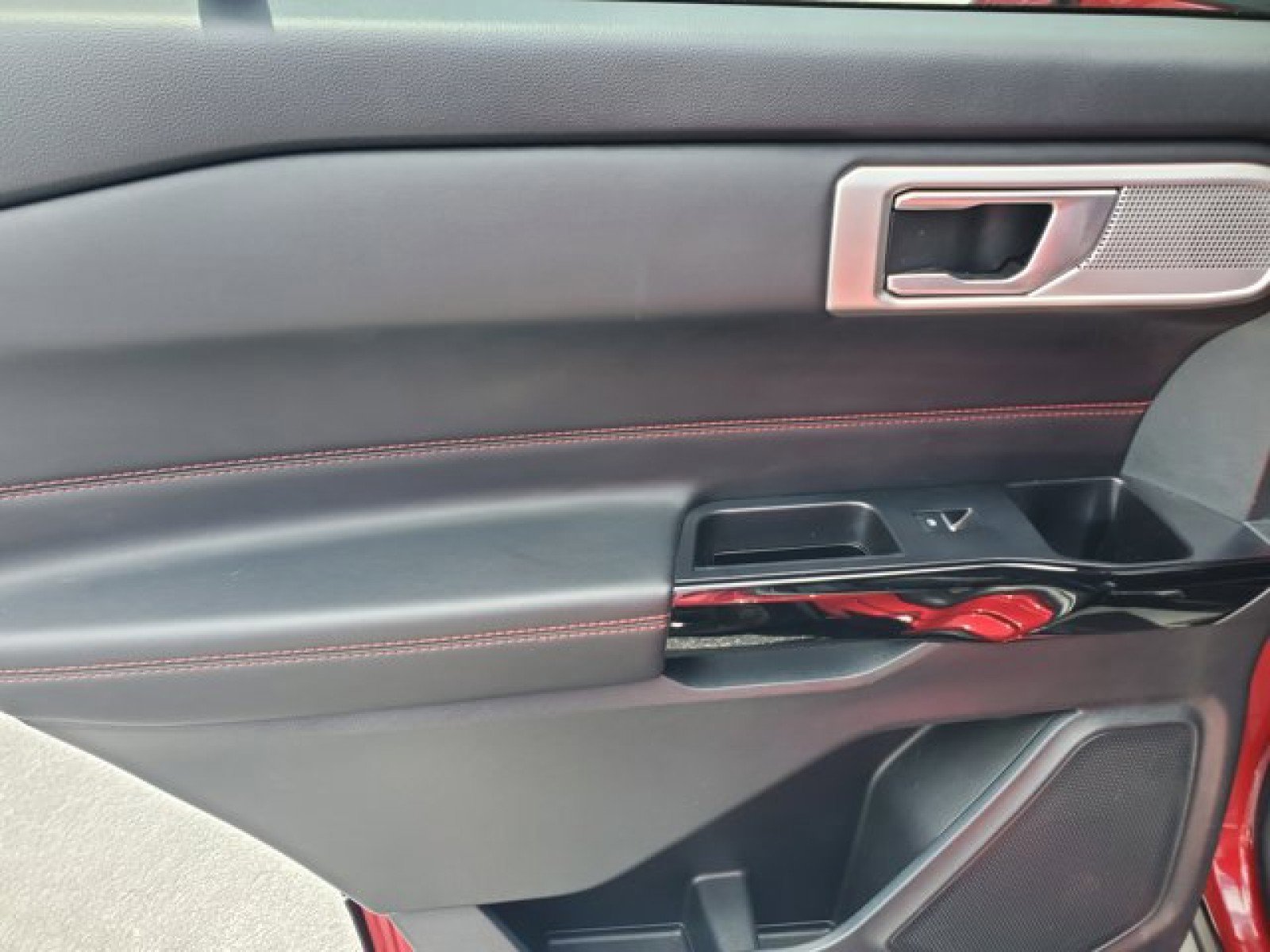 Certified 2023 Ford Explorer ST-Line w/ Class IV Trailer Tow Package RWD image 31