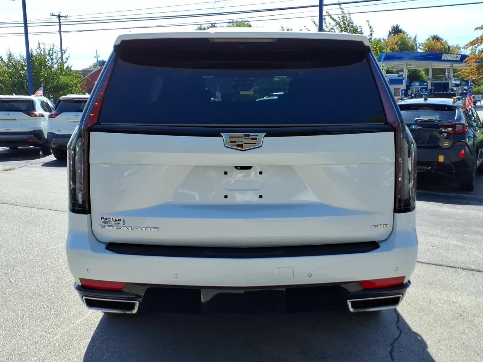 Used 2023 Cadillac Escalade Premium Luxury AWD/4WD image 4