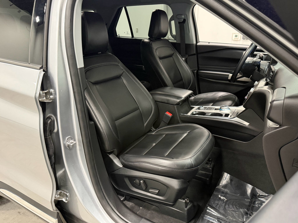 Certified 2022 Ford Explorer XLT w/ Equipment Group 202A image 34
