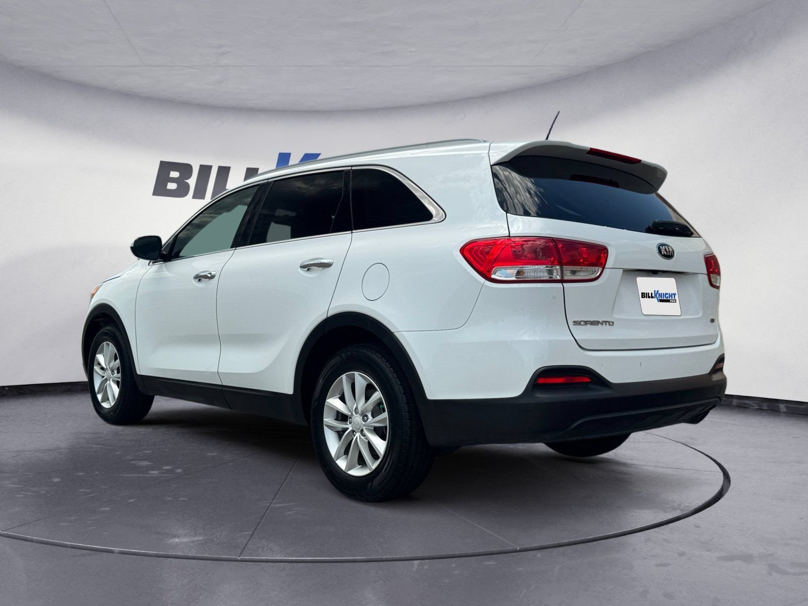 Used 2017 Kia Sorento FWD image 3