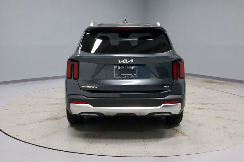 Used 2025 Kia Sorento S AWD/4WD image 4