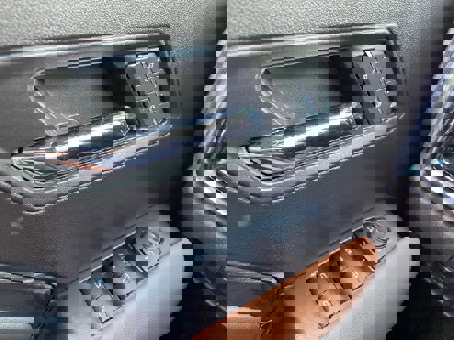 Used 2025 GMC Canyon AT4 w/ AT4 Premium Package image 17