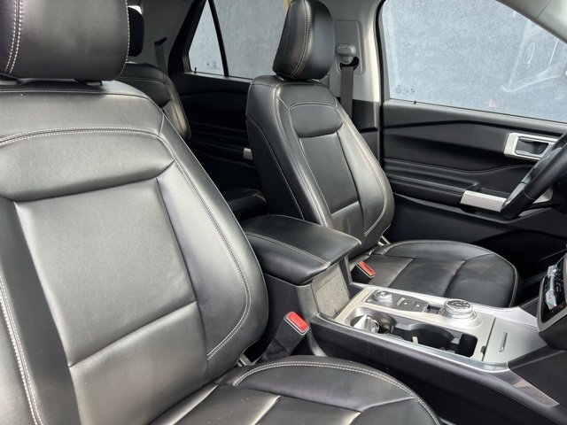 Certified 2022 Ford Explorer XLT w/ Equipment Group 202A image 28