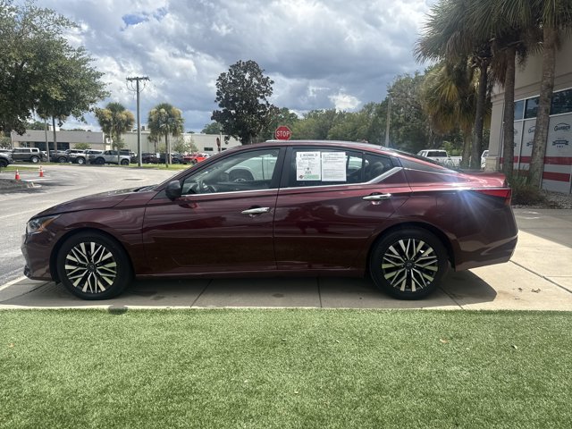 Used 2025 Nissan Altima 2.5 SV FWD image 9