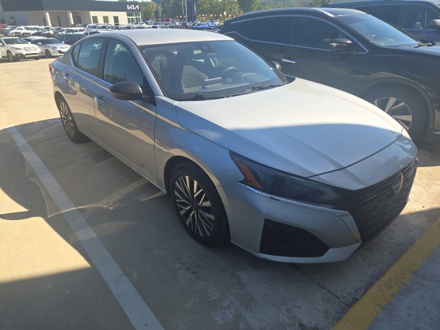 Used 2024 Nissan Altima 2.5 SV FWD image 40