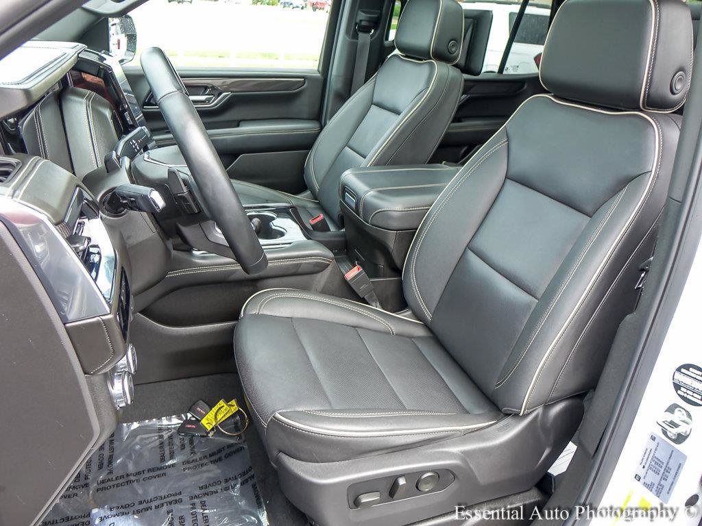 Used 2025 GMC Yukon Elevation w/ Elevation Premium Package AWD/4WD image 9