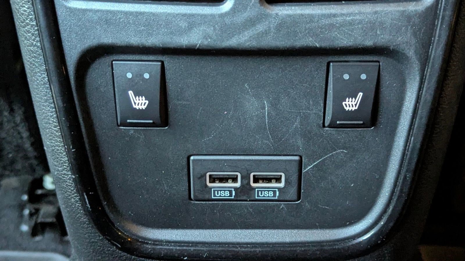 Used 2023 Chrysler 300 C image 25