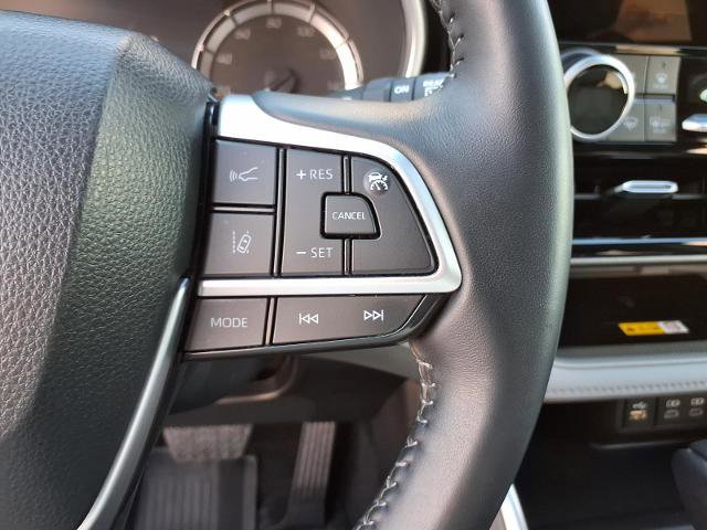 Used 2023 Toyota Highlander XLE image 10