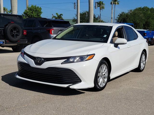 Used 2020 Toyota Camry LE FWD image 3