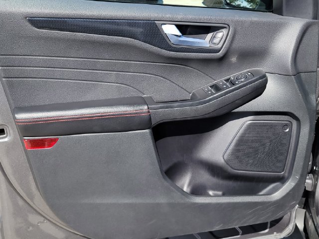 Certified 2025 Ford Escape ST-Line AWD/4WD image 7