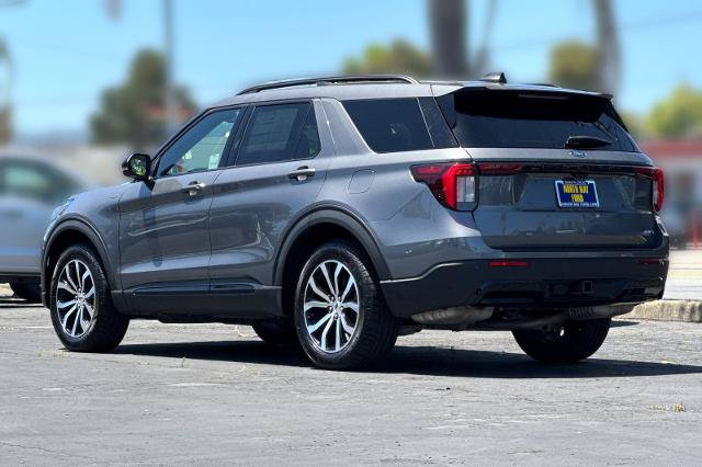 Certified 2025 Ford Explorer ST-Line AWD/4WD image 32
