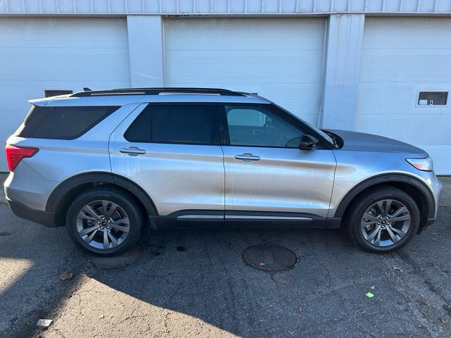 Certified 2023 Ford Explorer XLT w/ Equipment Group 202A AWD/4WD image 6