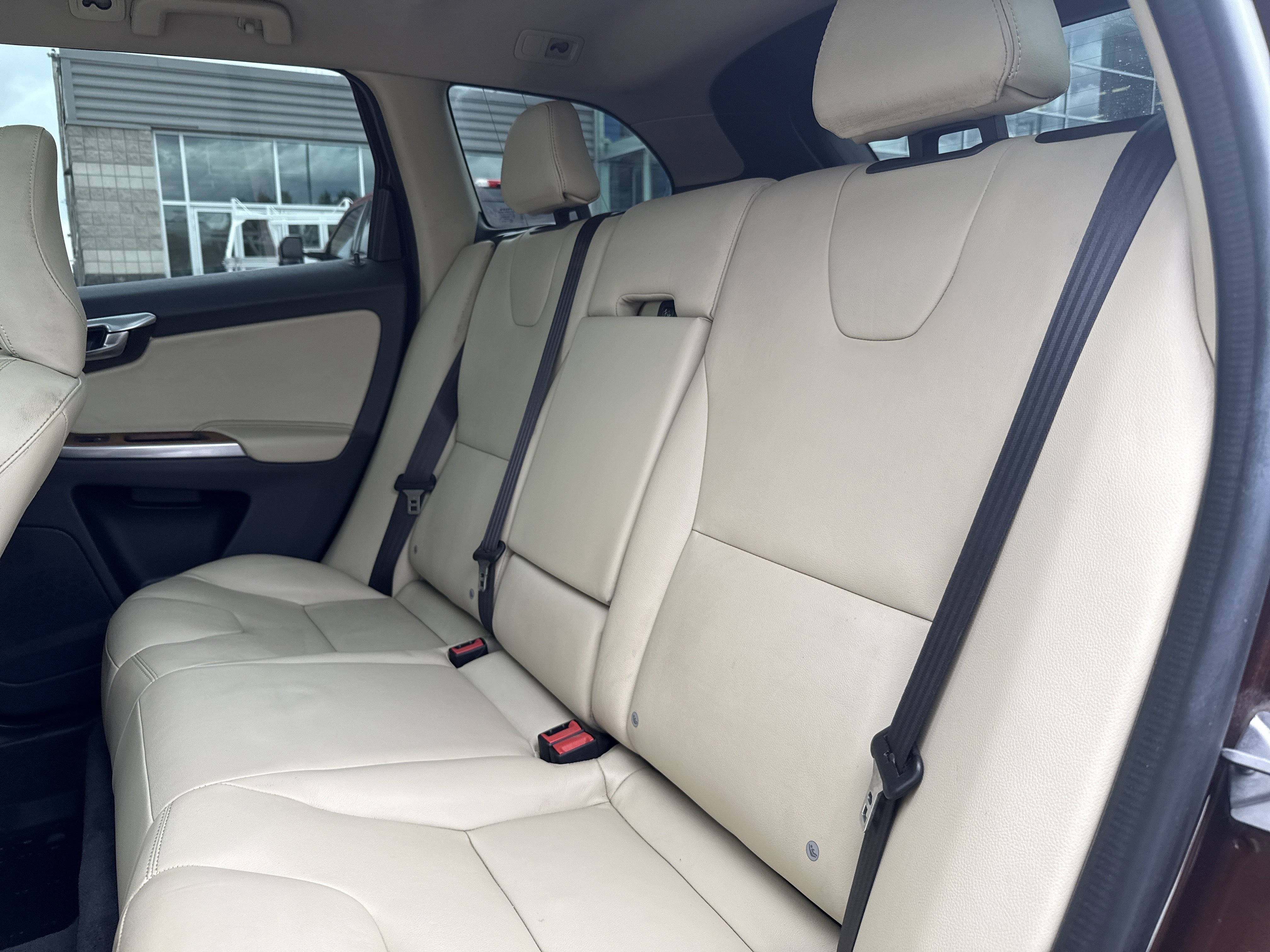 Used 2017 Volvo XC60 T6 Inscription w/ Climate Package AWD/4WD image 15
