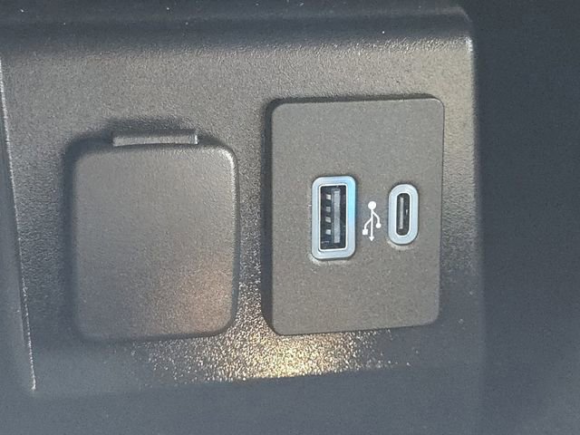 Certified 2023 Ford Explorer Limited w/ Limited Technology Package image 39