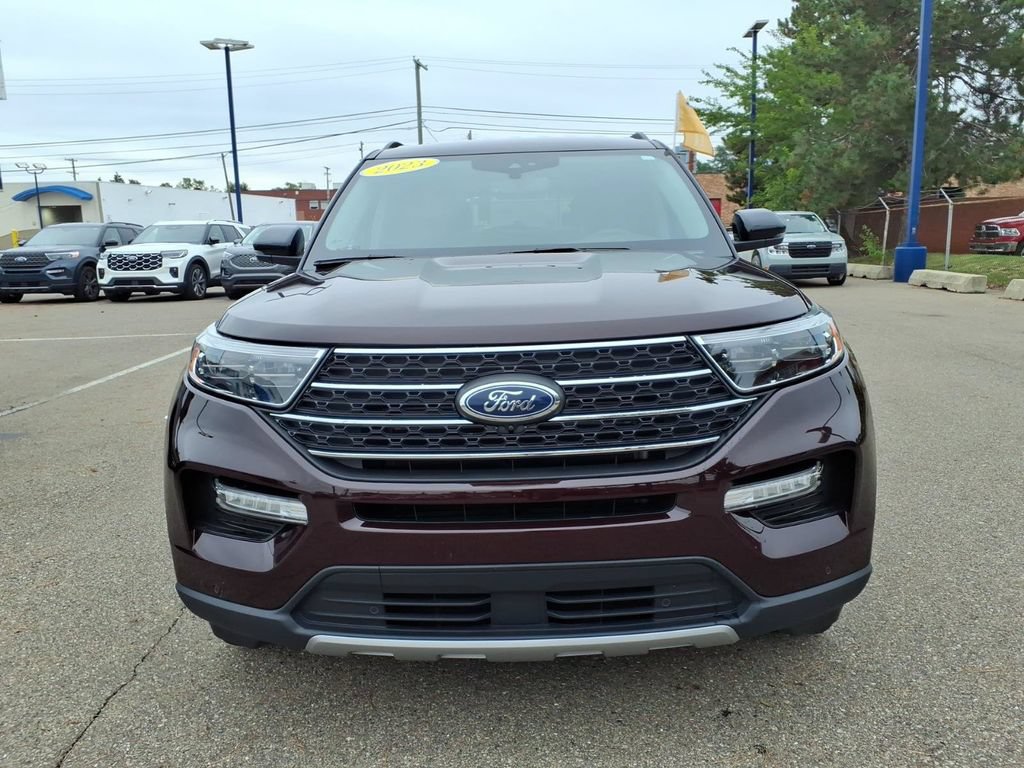 Certified 2023 Ford Explorer XLT w/ Equipment Group 202A AWD/4WD image 3